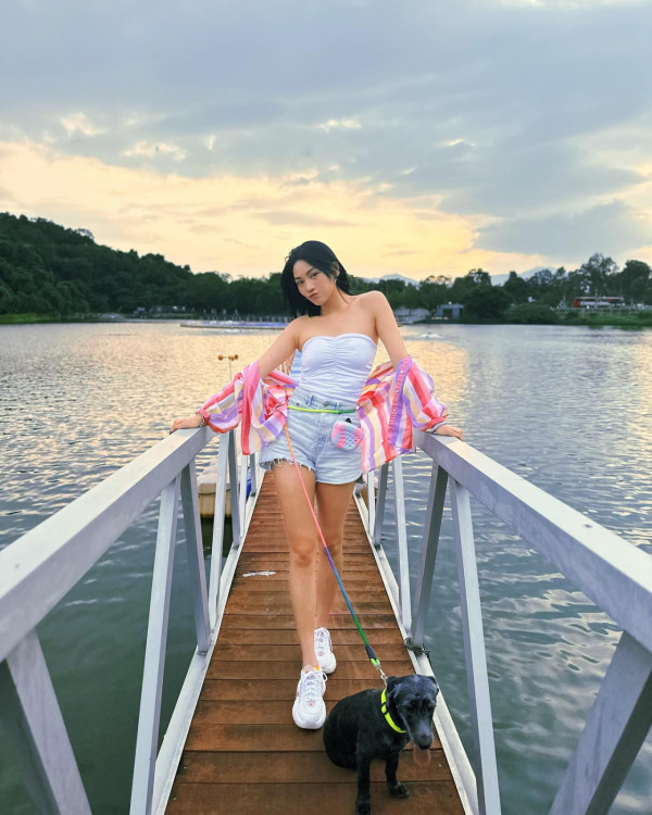 《愛回家》30歲小花遊越南富國島狂晒靚相!螢光粉色泳衣露事業線!