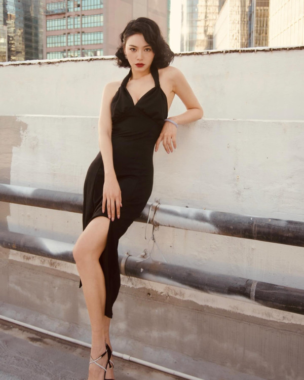 《愛回家》30歲小花遊越南富國島狂晒靚相!螢光粉色泳衣露事業線!