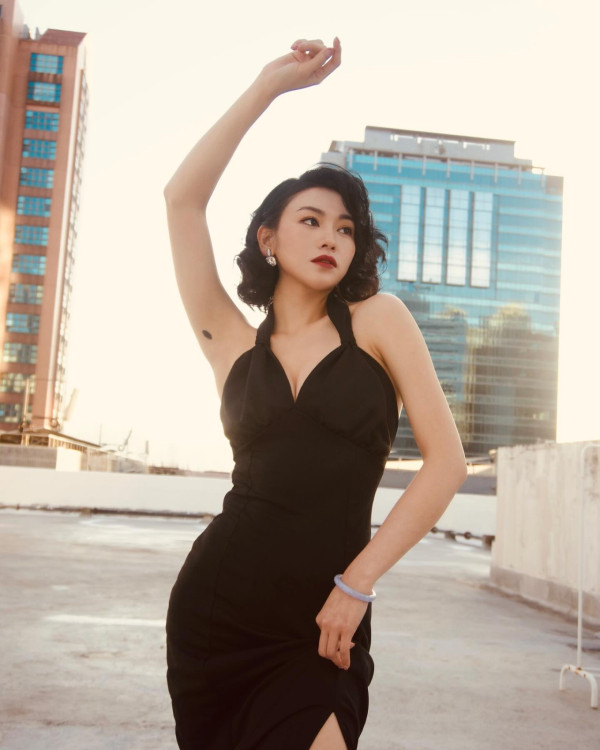 《愛回家》30歲小花遊越南富國島狂晒靚相!螢光粉色泳衣露事業線!