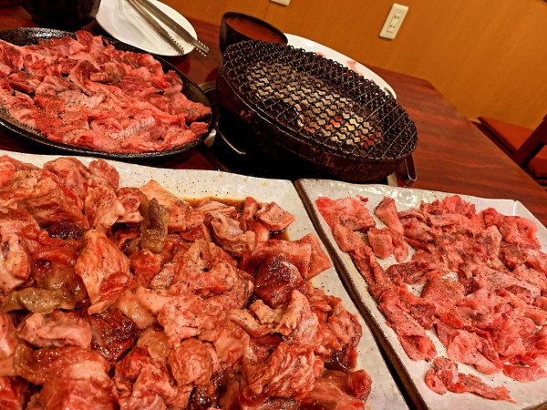 淺草美食︰人氣木炭燒肉 本とさや(圖片來源︰IG@hontosayagram) 淺草美食︰人氣木炭燒肉 本とさや(圖片來源︰IG@hontosayagram)