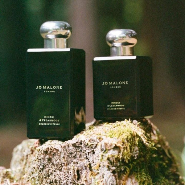 木香香水推介8 : JO MALONE LONDON 桧木与雪松芳醇古龙水  售价 : HK$1,215(50ML)/HK$1,750(100ML)