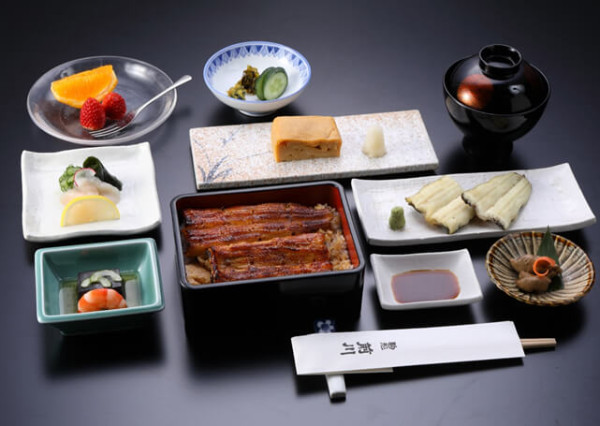 淺草美食︰特製蒲燒鰻魚飯 駒形前川(圖片來源︰駒形前川官網) 淺草美食︰特製蒲燒鰻魚飯 駒形前川(圖片來源︰駒形前川官網)