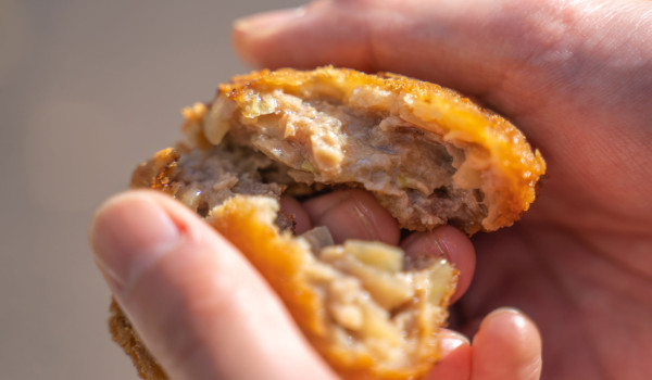 淺草美食︰CP值極高炸豬肉餅 淺草炸肉餅(圖片來源︰淺草炸肉餅官網) 淺草美食︰CP值極高炸豬肉餅 淺草炸肉餅(圖片來源︰淺草炸肉餅官網)