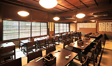 淺草美食︰泥鰍料理百年老店 駒形どぜう(圖片來源︰駒形どぜう官網) 淺草美食︰泥鰍料理百年老店 駒形どぜう(圖片來源︰駒形どぜう官網)