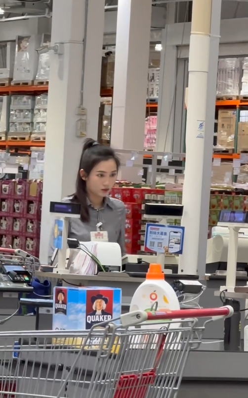 台灣瘋傳Costco氣質美女收銀員!網民以為明星拍節目 求分店地址!