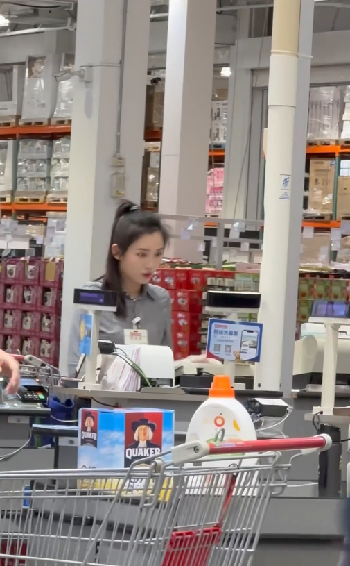 台灣瘋傳Costco氣質美女收銀員!網民以為明星拍節目 求分店地址!