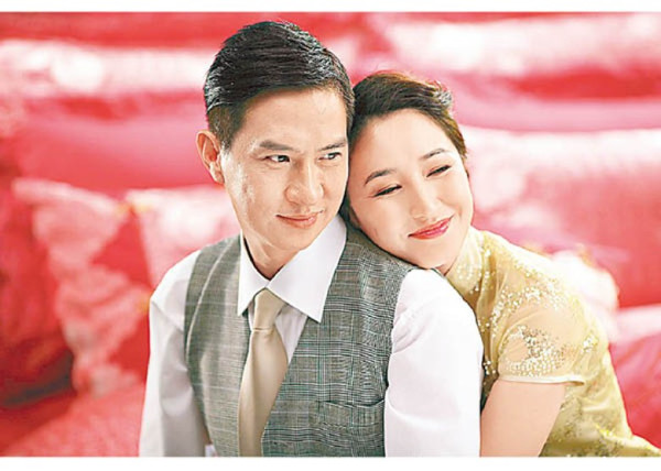 關詠荷孖老公情侶裝被野生捕獲！60歲零醫美狀態驚人 證明張家輝無講錯