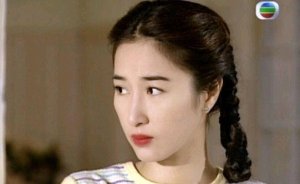 關詠荷孖老公情侶裝被野生捕獲！60歲零醫美狀態驚人 證明張家輝無講錯