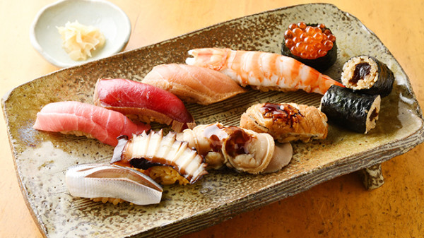 淺草美食︰米芝蓮壽司店 鮨一新(圖片來源︰tabelog.com) 淺草美食︰米芝蓮壽司店 鮨一新(圖片來源︰tabelog.com)