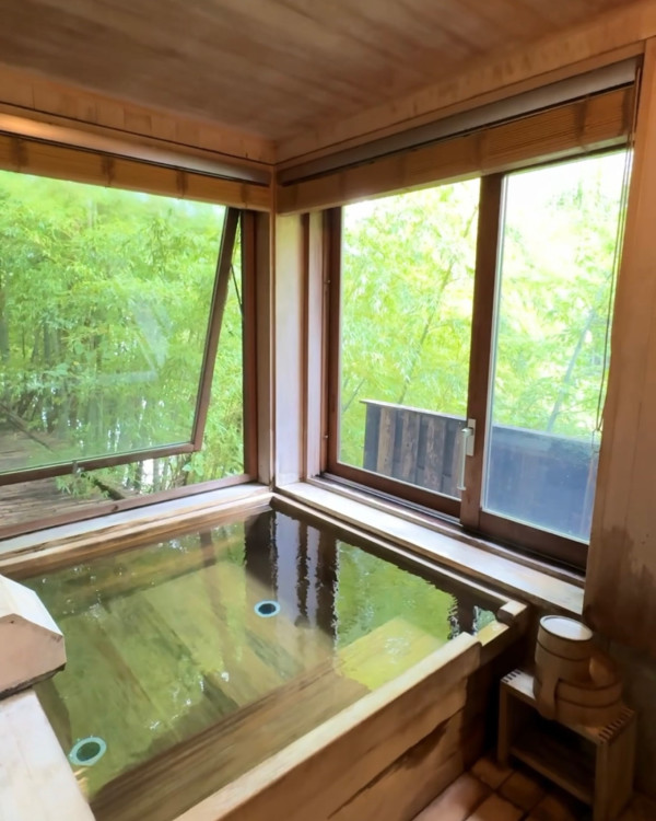 湯洛雯孖學霸妹妹遊濟州島！湯洛瑤火辣泳裝性感相被翻出！ 