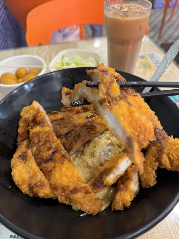 疑似港人內地開茶餐廳 延續港式服務精神兼規則多多 網民:沒倒閉是恥辱