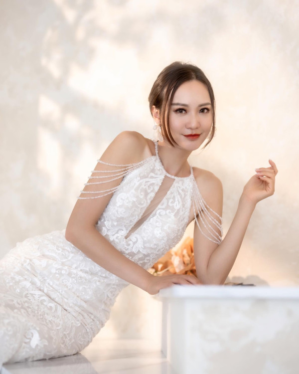 晒巨鑽答應求婚