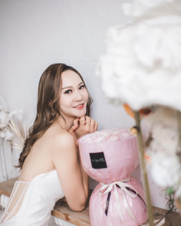 晒巨鑽答應求婚
