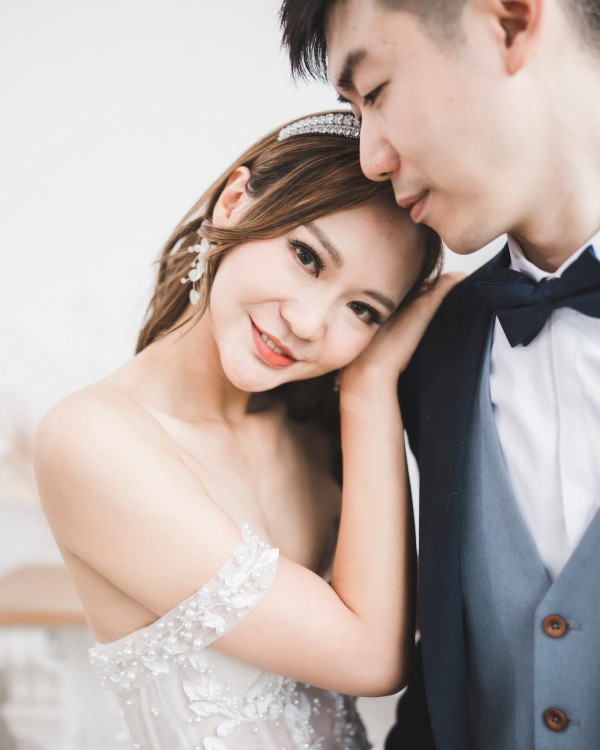 晒巨鑽答應求婚