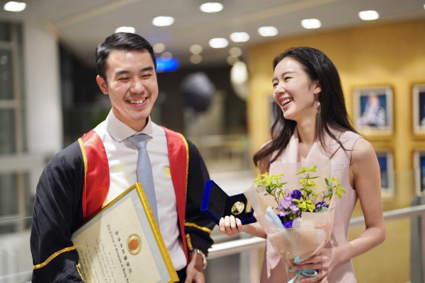 懷孕麥明詩爆一原因驚老公走佬!將到峇里島影三點式孕照!