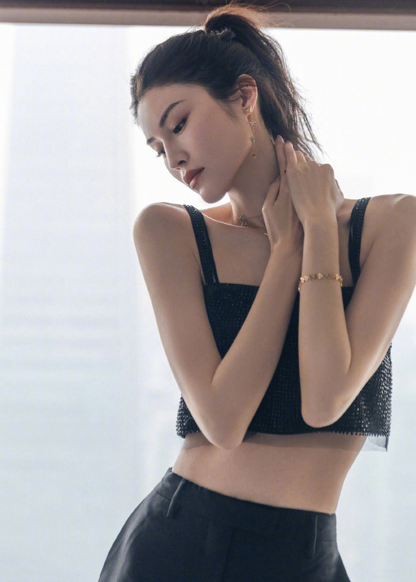 陳偉霆被爆與內地超模蜜遊日本？ 當街做一親暱行為高調放閃 