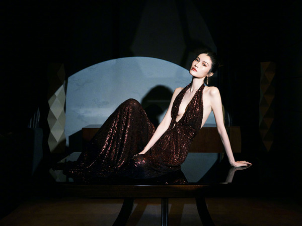 陳偉霆被爆與內地超模蜜遊日本？ 當街做一親暱行為高調放閃 