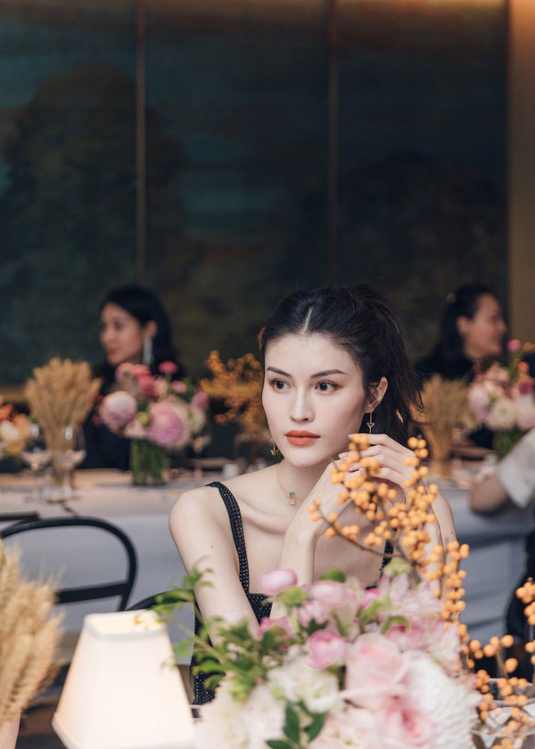 陳偉霆被爆與內地超模蜜遊日本？ 當街做一親暱行為高調放閃 