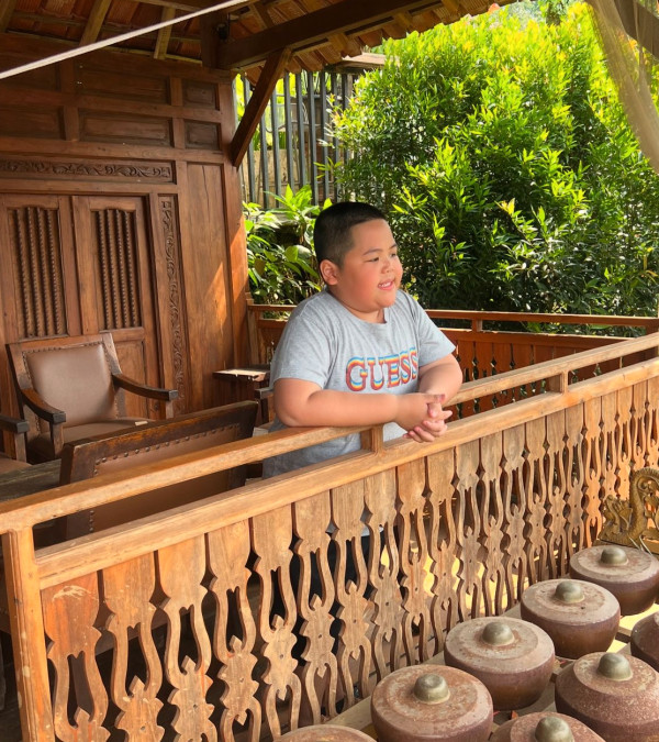 Stickers印尼肥仔Tatan11歲近照曝光!棄標誌性光頭!網民:認唔出!