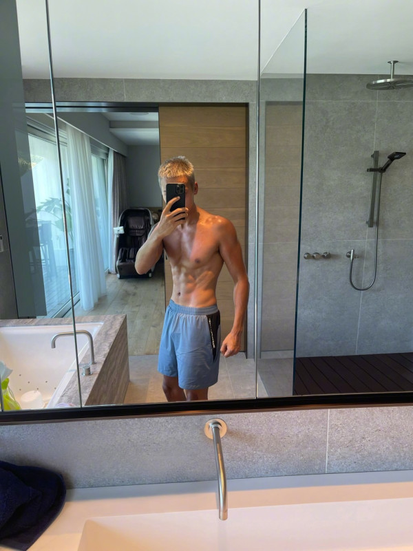 陳偉霆被爆與內地超模蜜遊日本？ 當街做一親暱行為高調放閃 