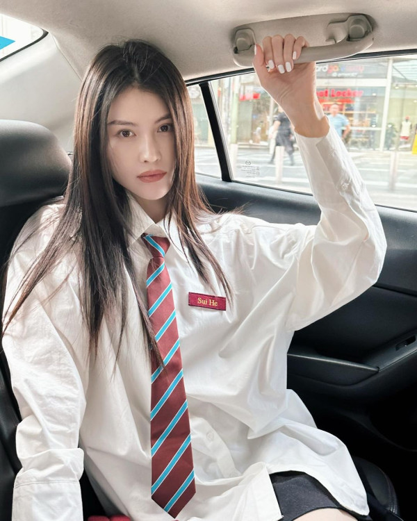 陳偉霆被爆與內地超模蜜遊日本？ 當街做一親暱行為高調放閃 