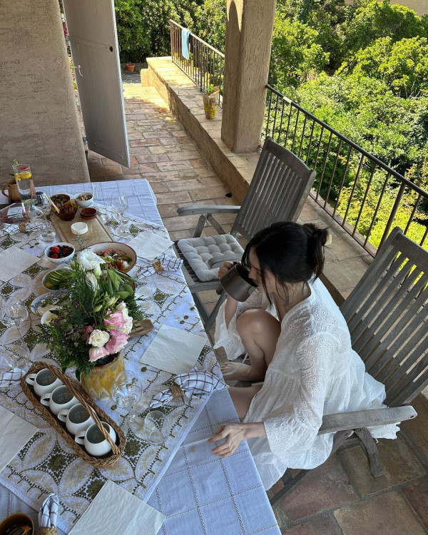 陳偉霆被爆與內地超模蜜遊日本？ 當街做一親暱行為高調放閃 