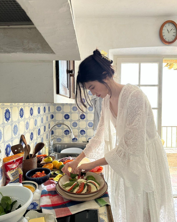 陳偉霆被爆與內地超模蜜遊日本？ 當街做一親暱行為高調放閃 