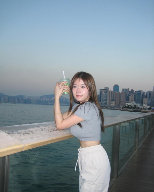 巨胸壓欄 「導彈級」上圍變形