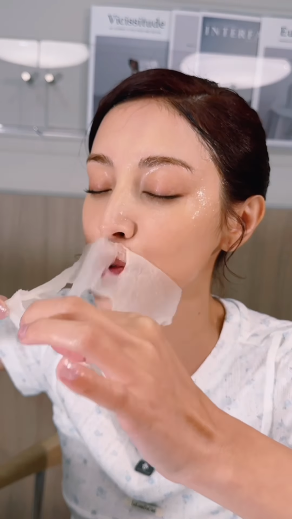 陳庭欣罕晒火辣泳衣相玩透視！洶湧胸形畢露震撼網民眼球！ 