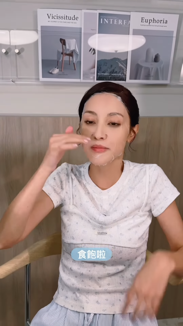 陳庭欣罕晒火辣泳衣相玩透視！洶湧胸形畢露震撼網民眼球！ 