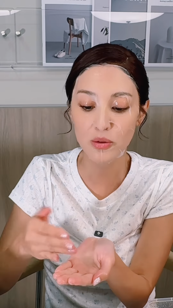 陳庭欣罕晒火辣泳衣相玩透視！洶湧胸形畢露震撼網民眼球！ 