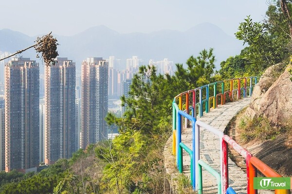 屯門藍地水塘彩虹欄杆（韋珈萱攝）