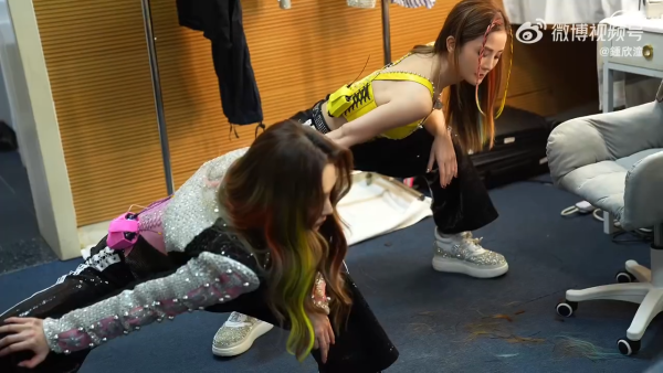 阿嬌激罕曝光母女合照