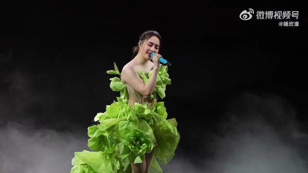 阿嬌激罕曝光母女合照