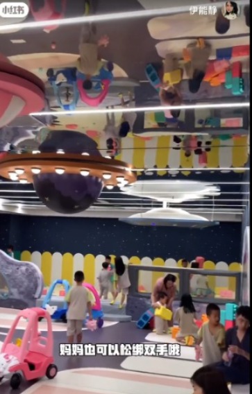 56歲女星罕有公開浸浴照 內地澡堂打卡大量客人入鏡 