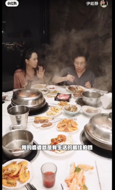 56歲女星罕有公開浸浴照 內地澡堂打卡大量客人入鏡 