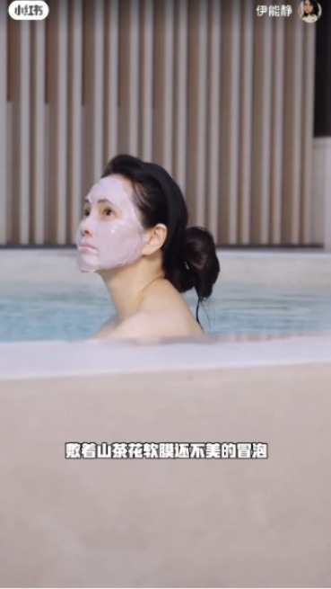 56歲女星罕有公開浸浴照 內地澡堂打卡大量客人入鏡 