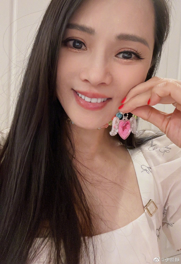 56歲女星罕有公開浸浴照 內地澡堂打卡大量客人入鏡 