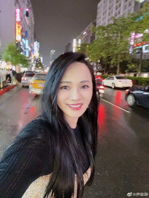 56歲女星罕有公開浸浴照 內地澡堂打卡大量客人入鏡 