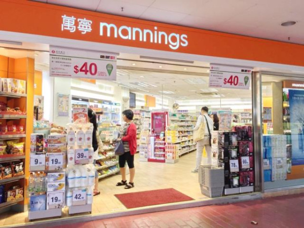 網民控萬寧便衣保安屈偷竊！箍頸拖行50米扯入舖頭／事主喊住嗌救命出示收據