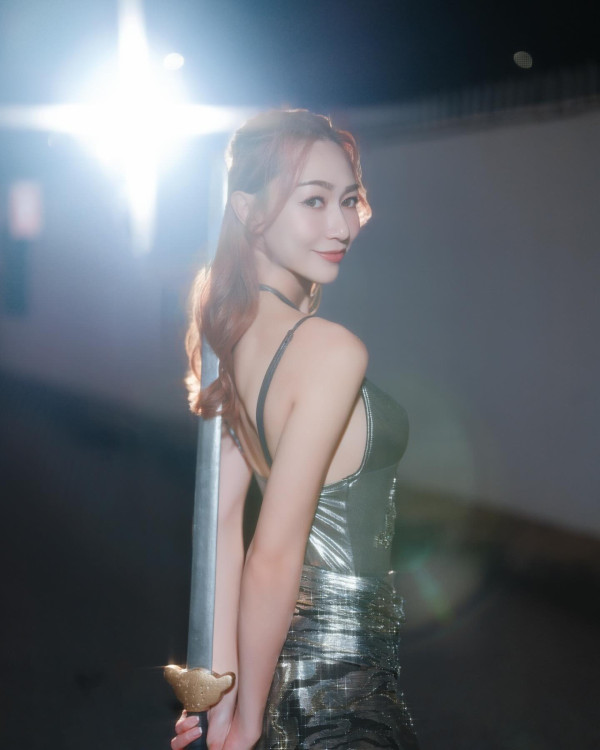 性感低胸晒逆天長腿