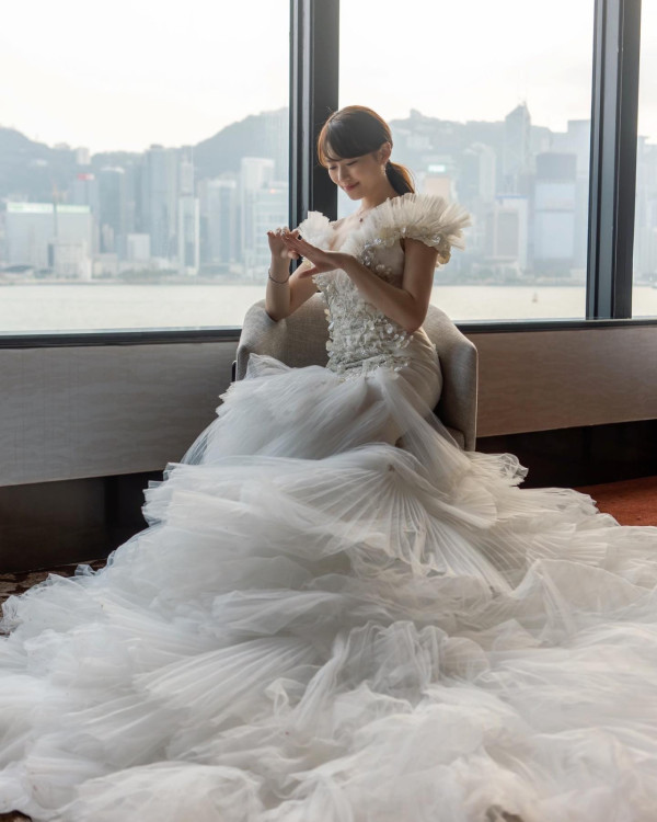 陳嘉慧疑飲醉失控除衫露胸跳舞！馬爾代夫慶結婚周年 