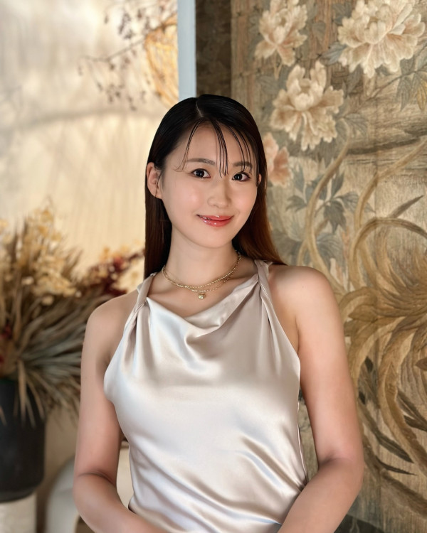 陳嘉慧疑飲醉失控除衫露胸跳舞！馬爾代夫慶結婚周年 