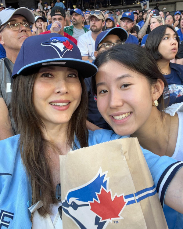 江嘉敏曬外遊相上圍突然升級？ 網友力勸唔好再剪短髮 