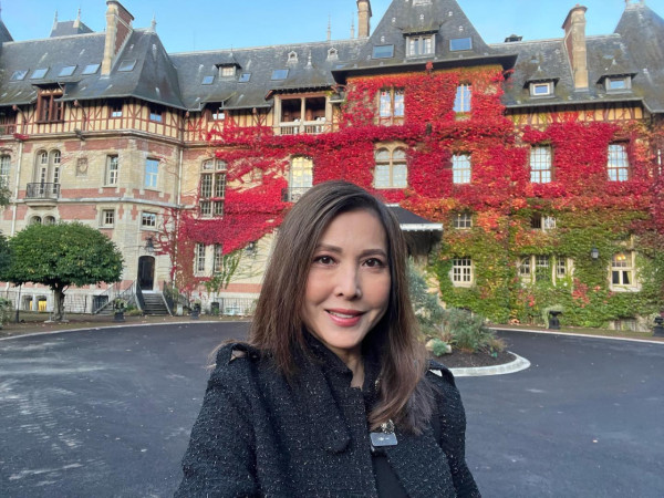 江嘉敏曬外遊相上圍突然升級？ 網友力勸唔好再剪短髮 