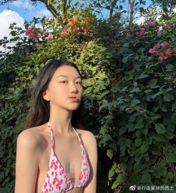 竇靖童複製王菲造型現身上海 完美遺傳媽媽氣質外貌引熱議 網友:以為王菲嚟咗!