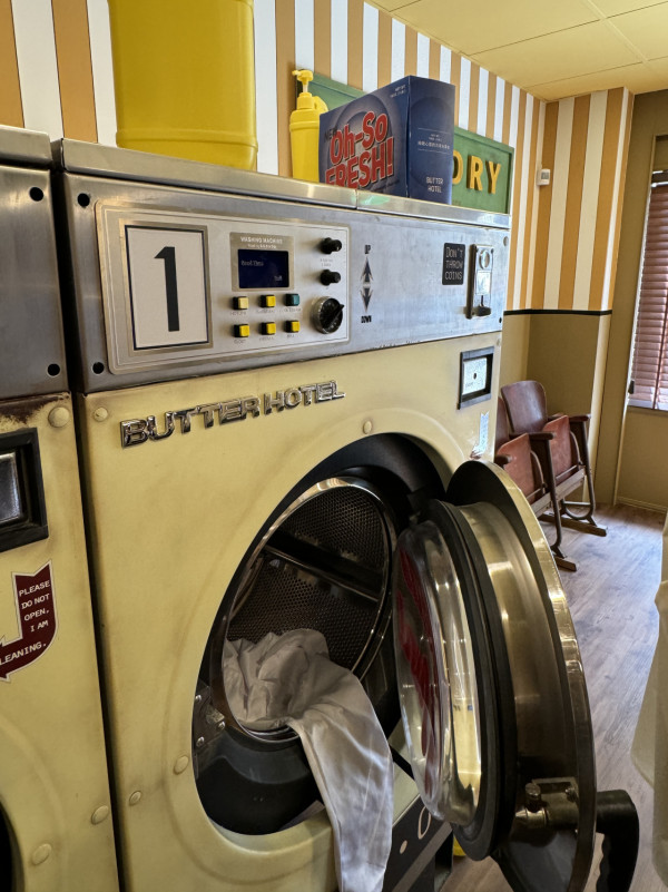 台中人氣手信店BUTTER HOTEL 復古洗衣部+奶油浴場等超多打卡位 必買限定「太陽奶油餅乾」 