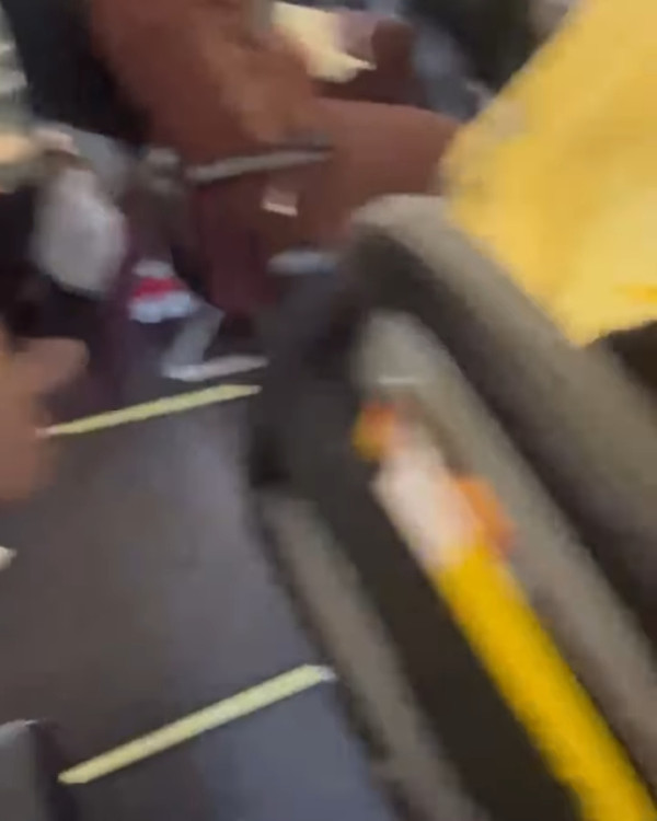 港女上飛機發現突然來月經 UO空姐一舉動極暖心 網民分享類似經歷 