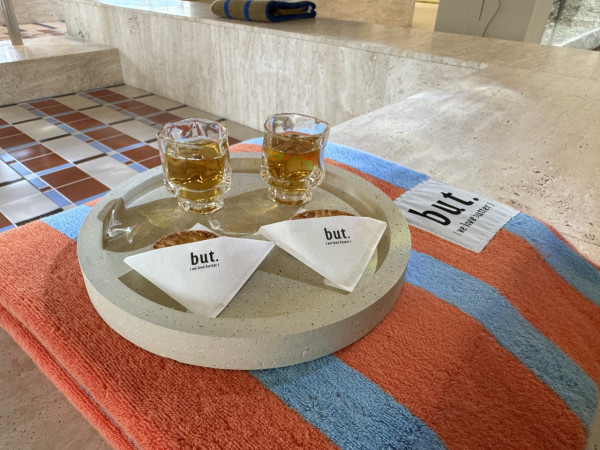 台中人氣手信店BUTTER HOTEL 復古洗衣部+奶油浴場等超多打卡位 必買限定「太陽奶油餅乾」 