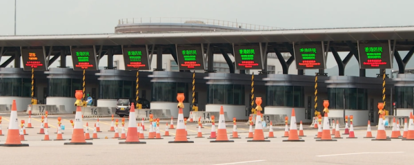 內地司機非法駕駛中港白牌車搵食！「粵Z」「FU」大不同！不法中介代辦簽證極猖狂